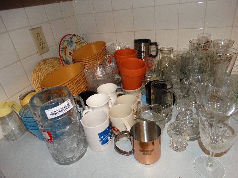 lot 354 image: Large lot of stoneware, mugs, bowls, serving baskets