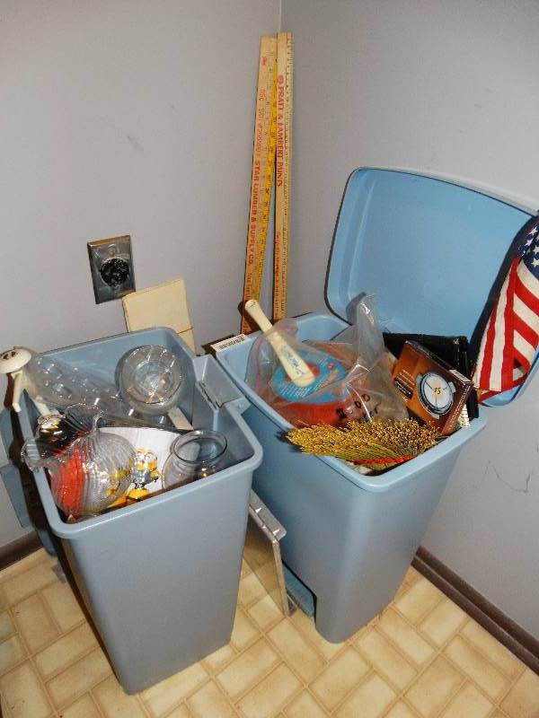 lot 360 image: 2 plastic trash bins w contents