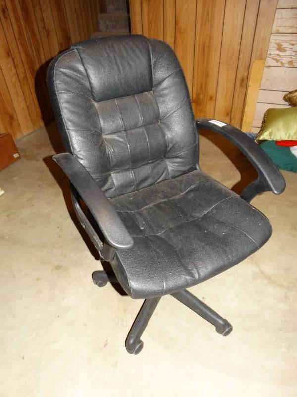 lot 367 image: Swivel office chair