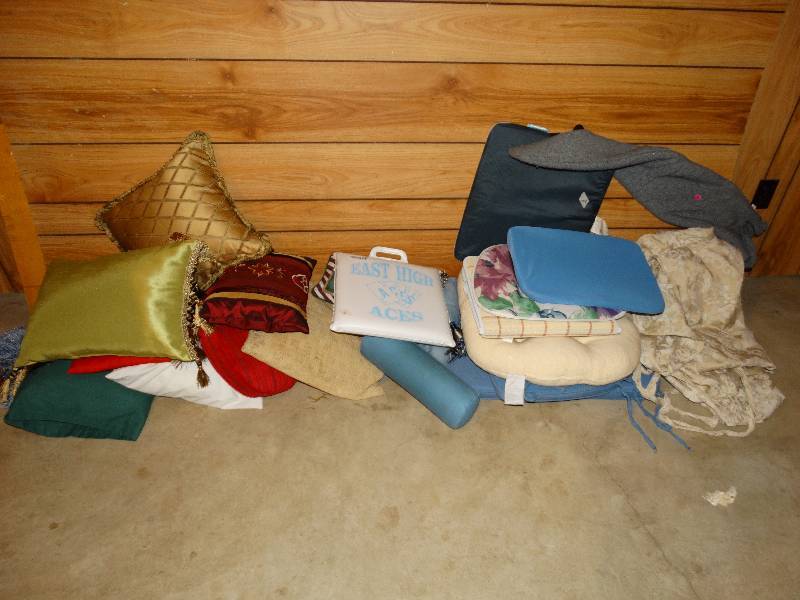 lot 368 image: Large lot of pillows, cushions, sheet blankets, misc.