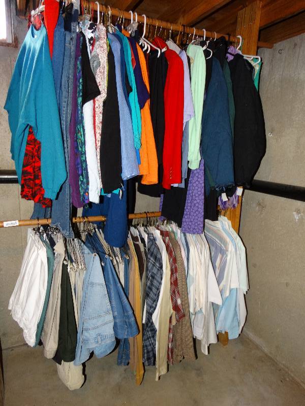 lot 377 image: Large lot of mens & womens clothing