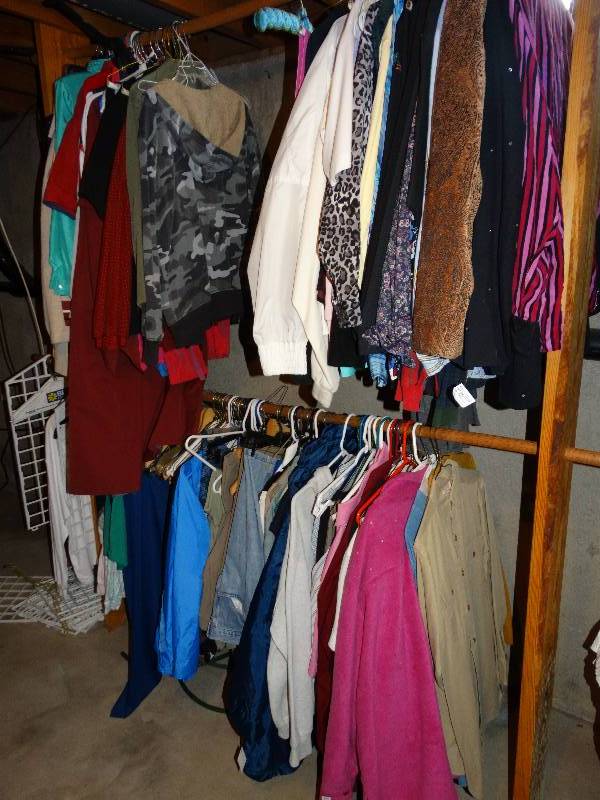 lot 378 image: Large lot of  womens clothing