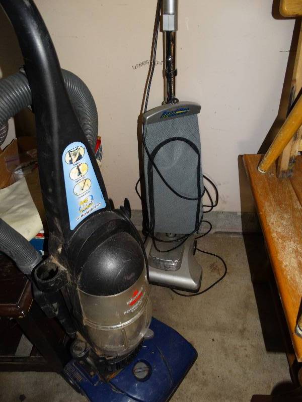 lot 384 image: Bissel vacuum & reddi vac