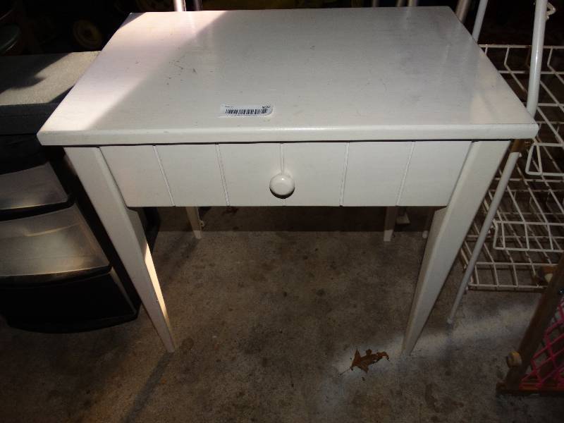 lot 395 image: Small white side table w drawer