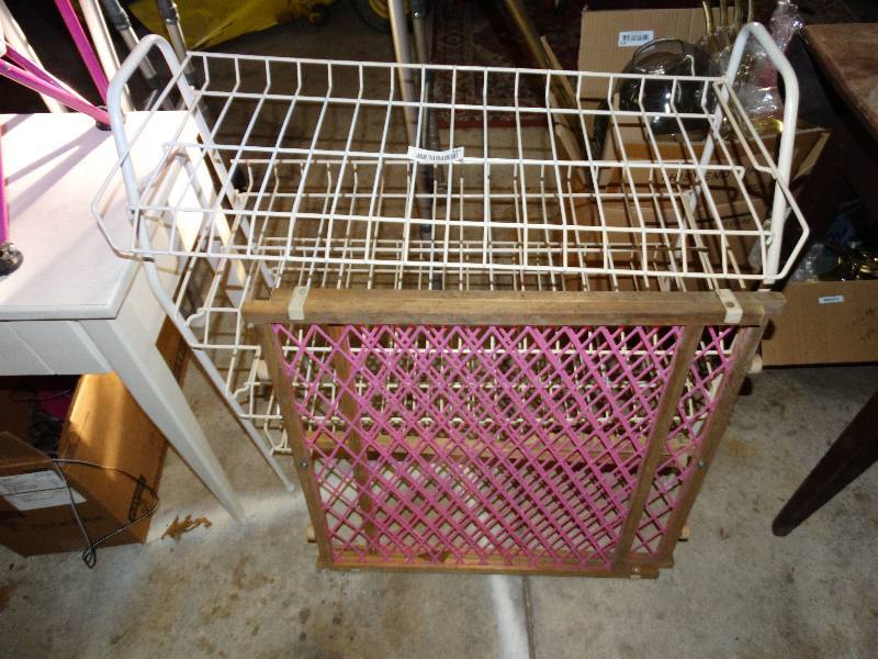 lot 399 image: Safety gate & metal rack