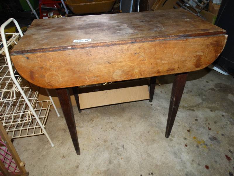 lot 400 image: Old wood table