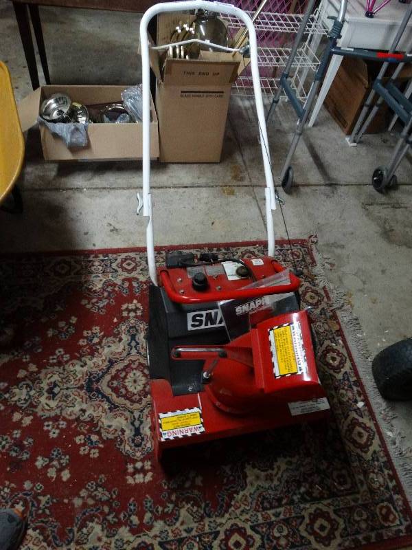 lot 404 image: Snapper gas powered snow thrower