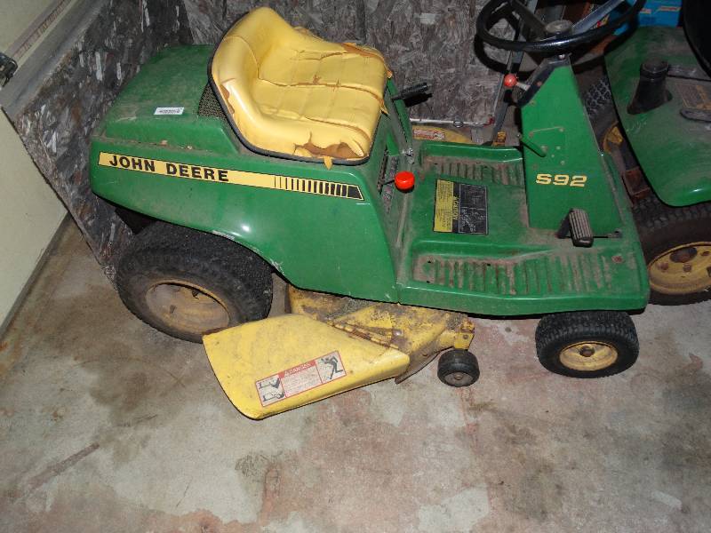 lot 406 image: John Deere S92 riding lawn mower