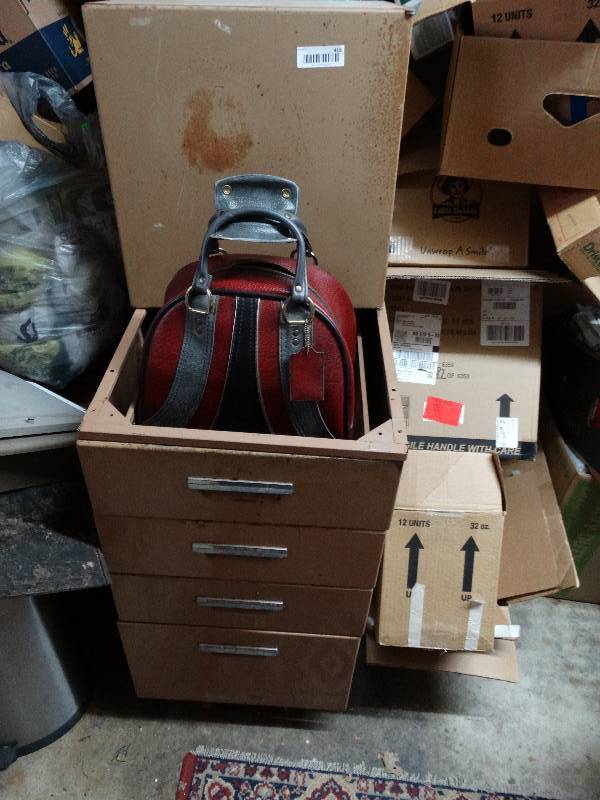 lot 415 image: Metal cabinet & drawer unit, bowling ball w bag
