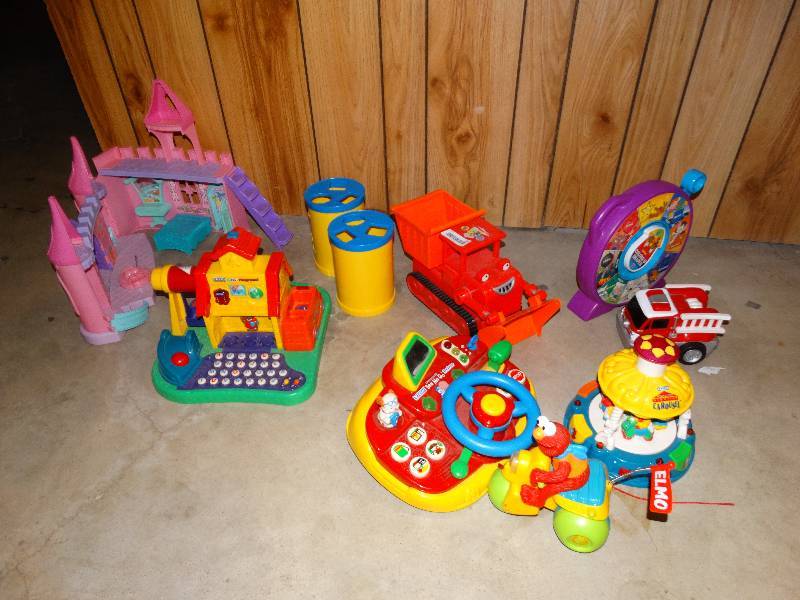 lot 374 image: Lot of children toys