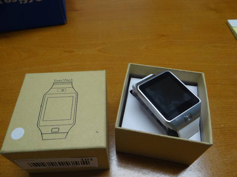 lot 101 image: White smart watch- New in box
