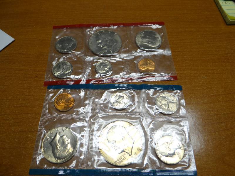 lot 125 image: 2 uncirculated proof sets- 1978