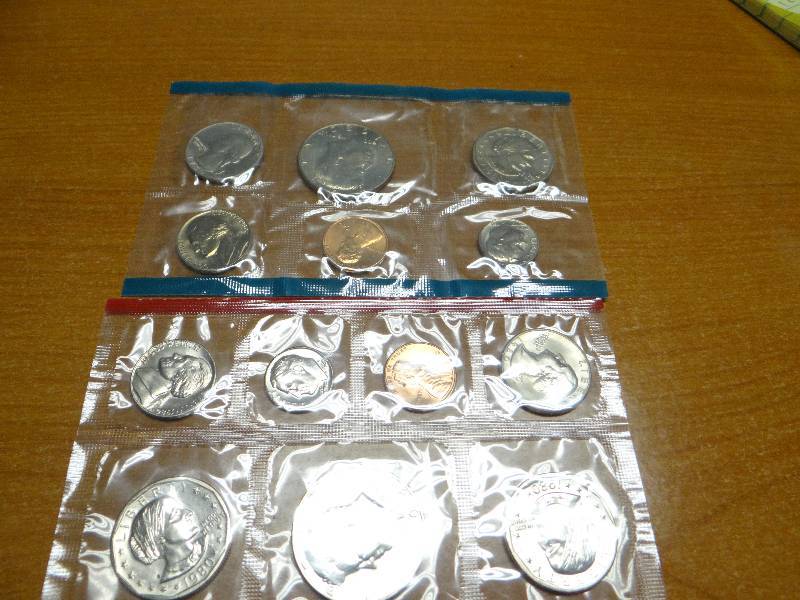 lot 127 image: 2 uncirculated proof sets- 1980