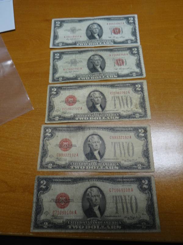 lot 128 image: 5- red seal $2 bills
