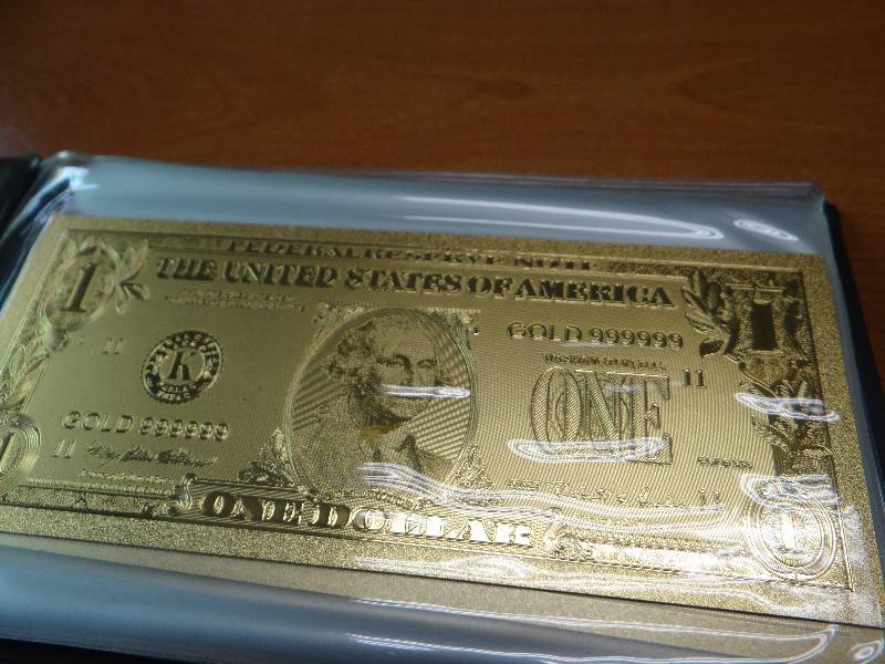 lot 139 image: Collection of (14) 24k gold display bank notes in book