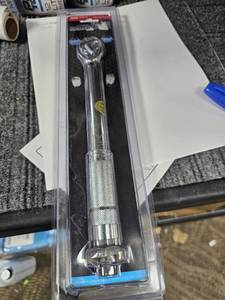 lot 271 image: Power Torque 38 Drive Torque Wrench GM3004, 039564106767