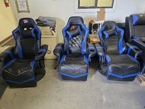 lot 6894 image: (3) Respawn Gaming Chairs Black and Blue