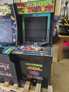 lot 6897 image: Centipede Arcade Game Home Use Size (DOES NOT WORK)