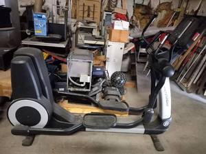 lot 6902 image: Life Fitness 95X Elliptical Machine (DOES NOT WORK)