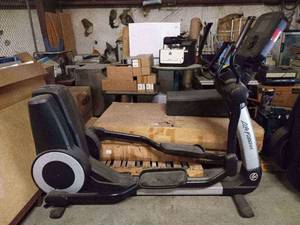 lot 6903 image: Life Fitness 95X Elliptical Machine
