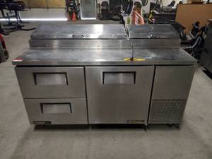 lot 6904 image: True Pizza Prep Table TPP-67D-2 With (2) Drawers Below
