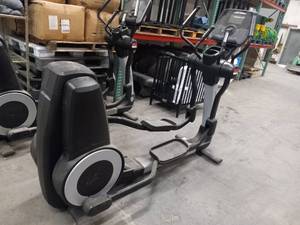 lot 6926 image: Life Fitness 95X Elliptical Machine