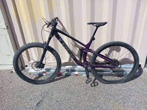 lot 6939 image: Trek Fuel Ex5 10spd Mountain Bike