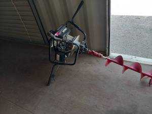 lot 6944 image: Earthquake 2 Man Post Hole Auger