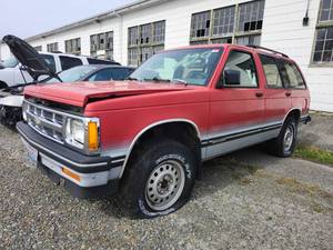 lot 12584 image: 1993 Chevrolet Blazer  RED