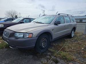 lot 12554 image: 2002 Volvo V70, AWD  CHAMPAIGN