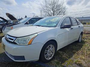 lot 12566 image: 2010 Ford Focus SE, FWD  WHITE