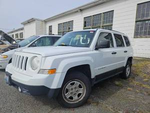 lot 12590 image: 2012 Jeep Patriot  WHITE