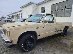 lot 12592 image: 1982 GMC S15 Sierra  TAN