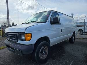 lot 12551 image: 2003 Ford E250, Van  WHITE