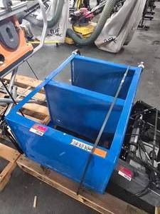 lot 19546 image: (3) Tier Metal Tool Cart On Casters