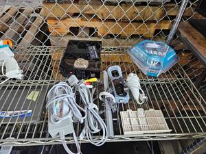 lot 21627 image: Assorted Lot Of Nintendo Wii items