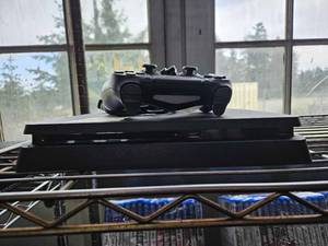 lot 21653 image: Ps4 W Remote