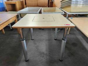 lot 22005 image: Square Table WRemoval Center