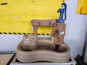 lot 22025 image: Little Tikes Step 2 Outdoor Water Center