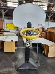 lot 22026 image: Little Tikes Basketball Hoop