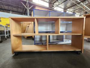 lot 22028 image: 5 Cubby Childrens Toy Shelf On Casters