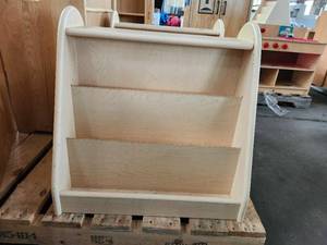 lot 22031 image: Childrens Double Sided Book Shelf