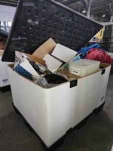 lot 22071 image: Large Lot of Restaurant Supplies