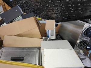 lot 22072 image: Large Lot of Assorted Kitchen Items