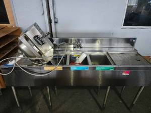 lot 22074 image: Perlick Commercial 3-Compartment Bar Sink with Drainboard and Wall Simk