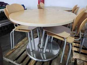 lot 22136 image: Round Pedestal Dining Table with (4)Wood Chairs