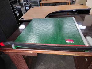 lot 22149 image: Professional Paper Cutter Guillotine with Grid Surface