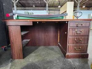 lot 22150 image: L Shaped Wood Executive Desk with 4-Drawer Pedestal