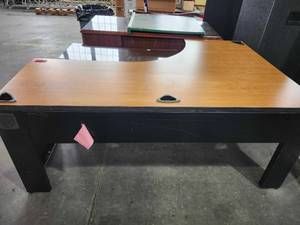 lot 22151 image: L-Shaped Office Desk with Maple Laminate Top