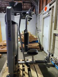lot 22189 image: Nautilus Rear Delt  Pec Fly Machine Commercial Gym Equipment